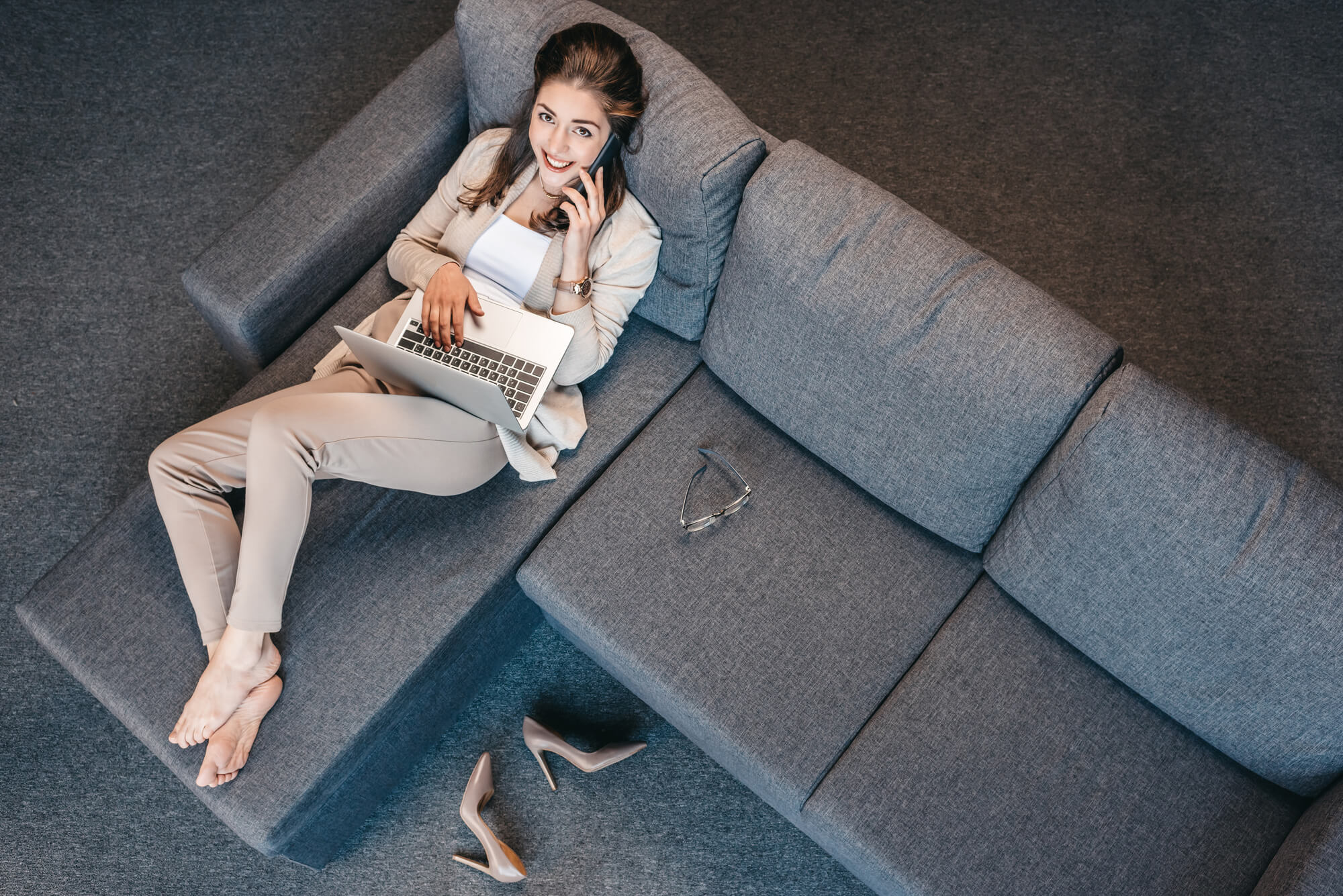 woman in the couch with a laptop searching for Profitable Home Business ideas